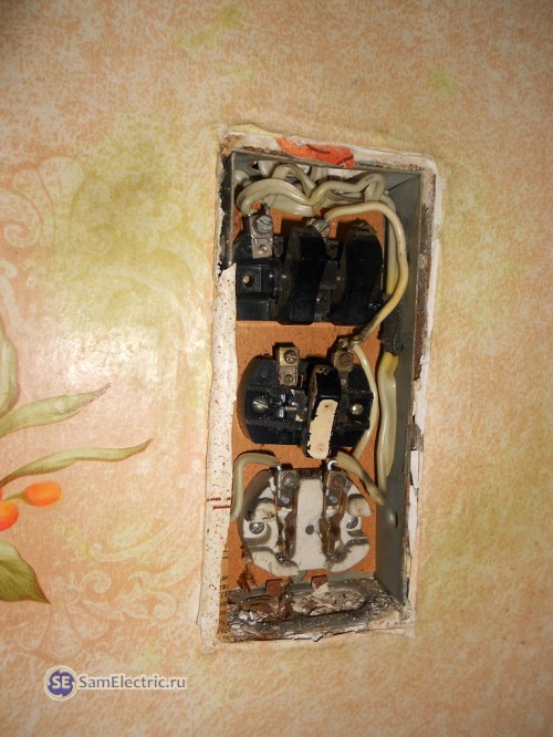 2.Старый блок розетки с выключателями в разобранном состоянии