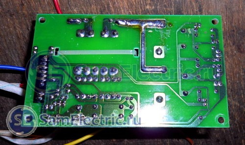 Силовая электронная плата настенного водонагревателя Thermex ID 80 H. Печатный монтаж, вид со стороны пайки.