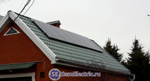 Монтаж комплекта солнечных батарей на крыше