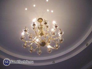 Люстра в натяжном потолке